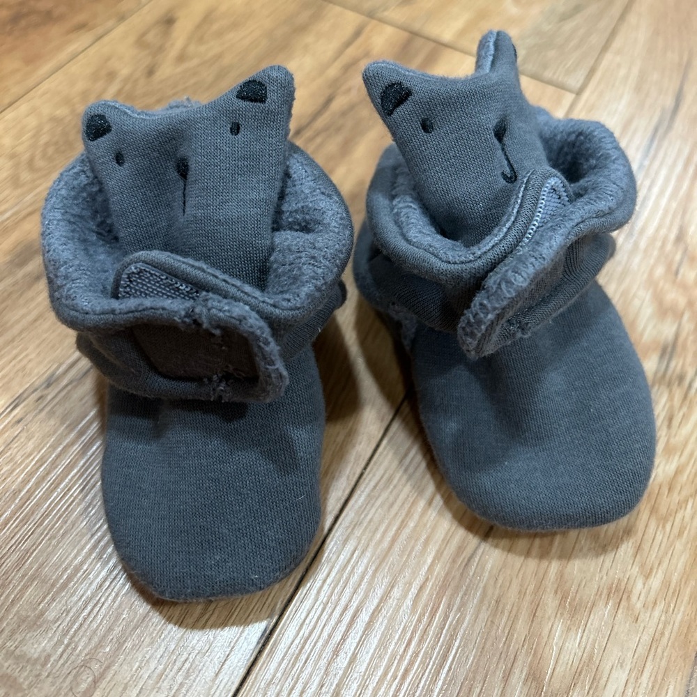 Baby Gap grey baby booties size 3 to 6 months